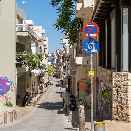 City Four Lions B Heraklion  Bagian luar foto