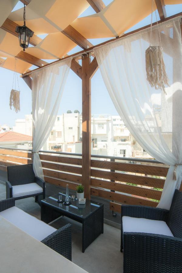 City Four Lions B Heraklion  Bagian luar foto