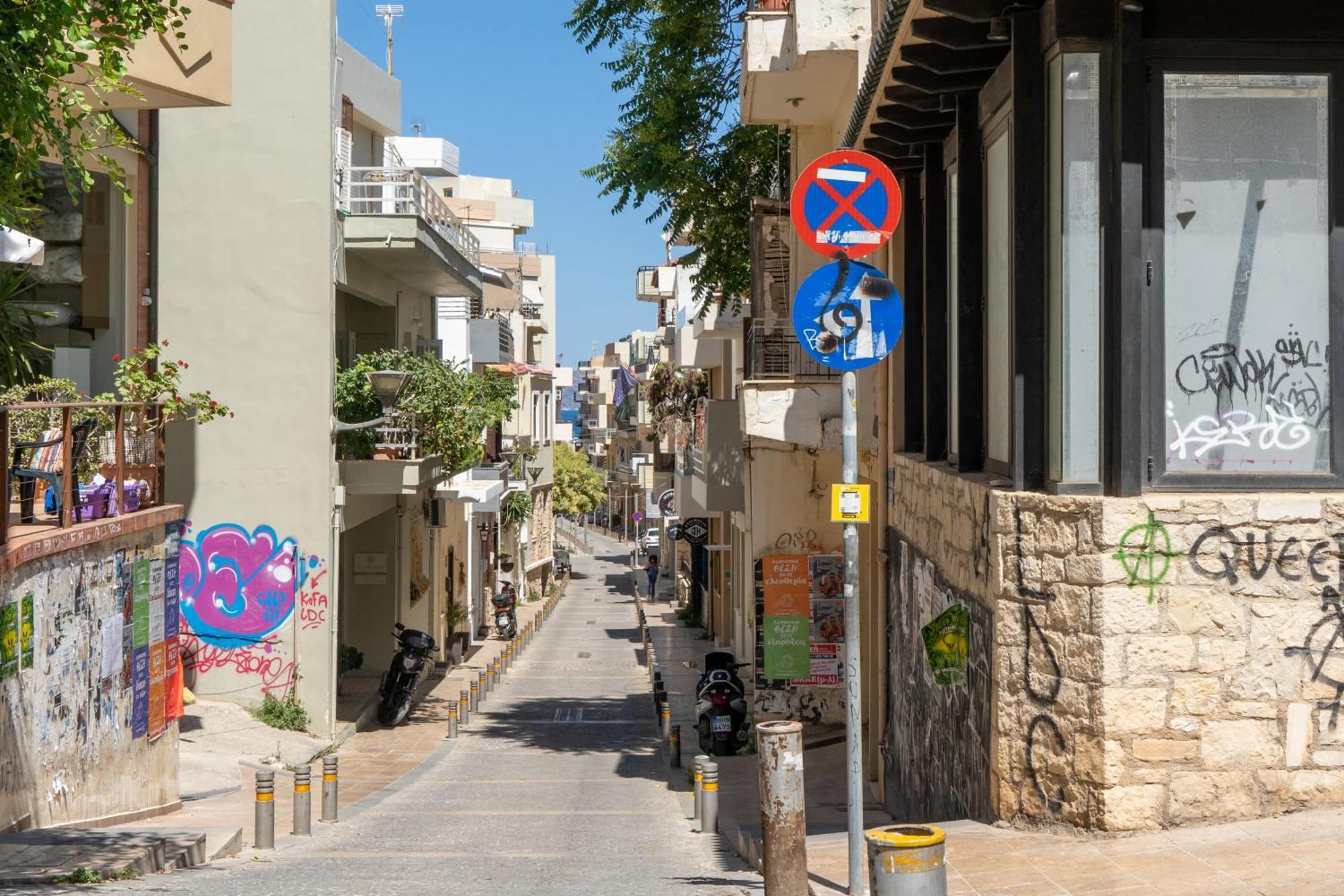 City Four Lions B Heraklion  Bagian luar foto